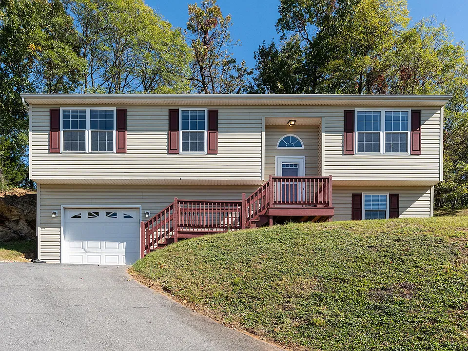 213 Greenwood Rd