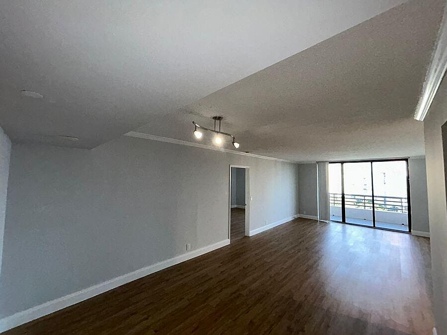 1st image of 3300 NE 191st St APT 1617