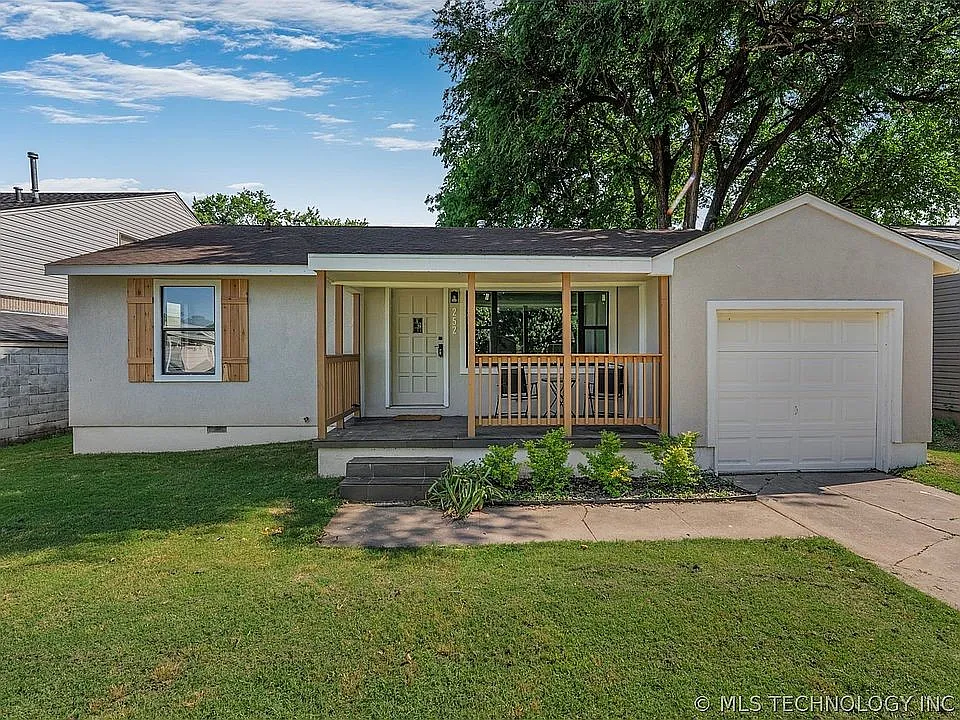 252 E 45th Pl