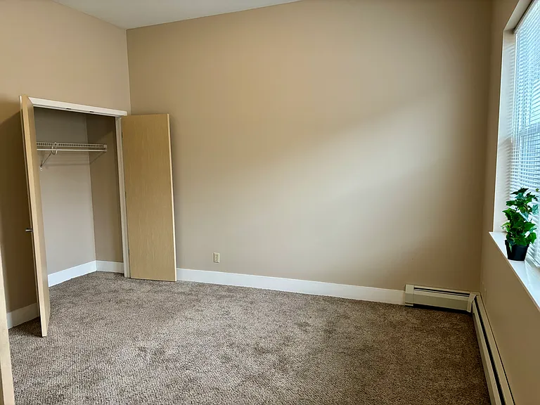 Vantage Flats Apartments — Photo 11