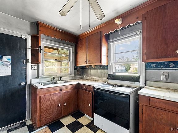 5th image of 104 South St