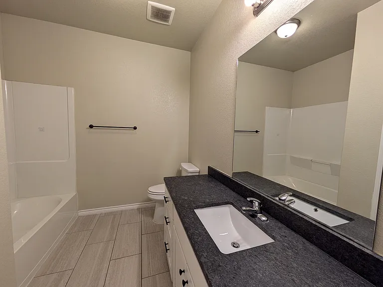 1070 E Cedar St #B — Photo 16