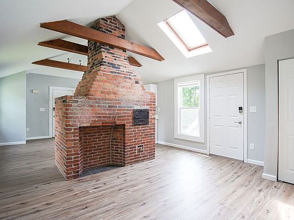 3rd image of 33 Spring St Unit D