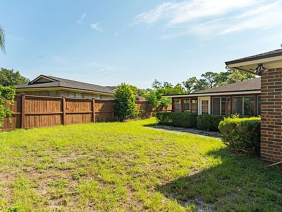 5th image of 261 Dillon Dr