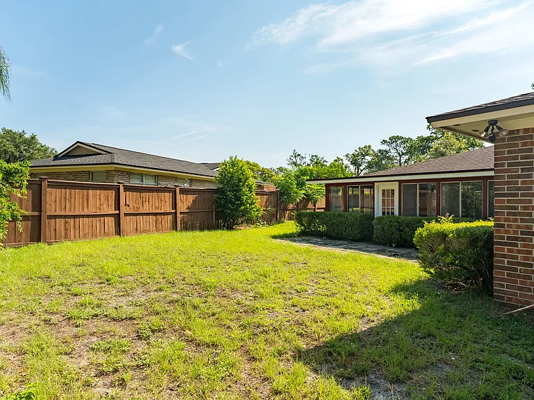 261 Dillon Dr — Photo 13