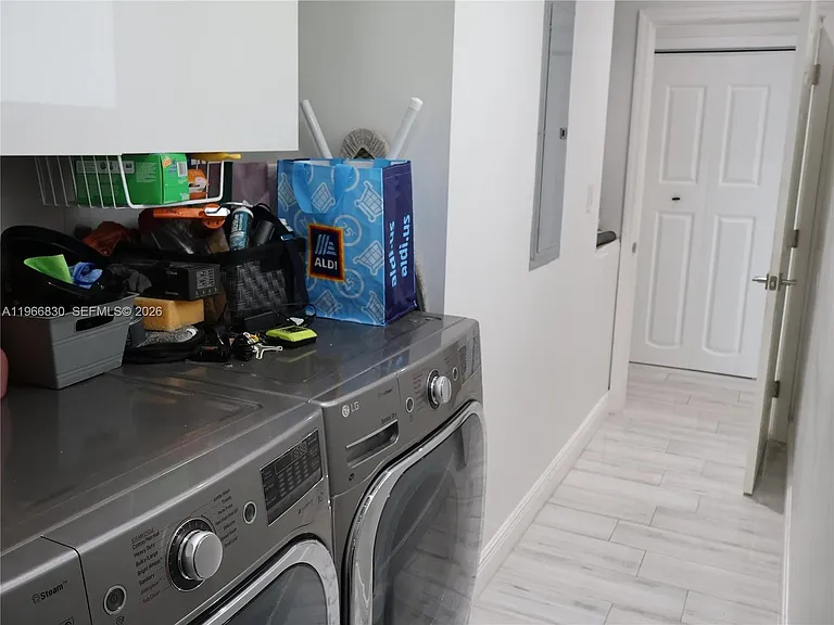 5505 SW 9th St #5505 — Photo 22