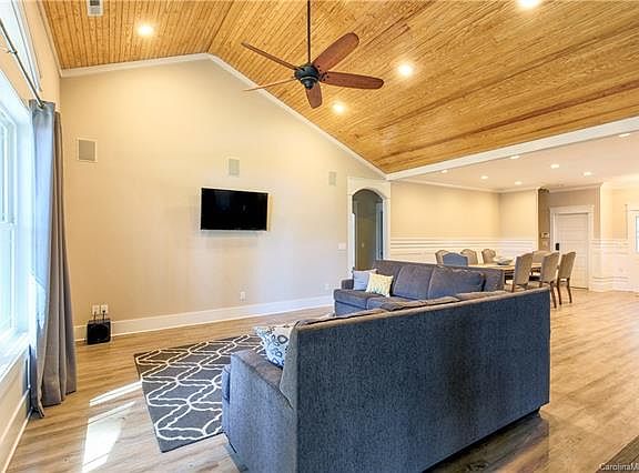 3rd image of 144 Kenzgar Dr
