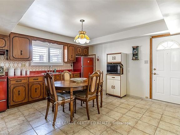 5th image of 216 Margaret Ave