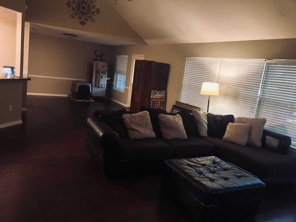1st image of 106 Autumn Ln