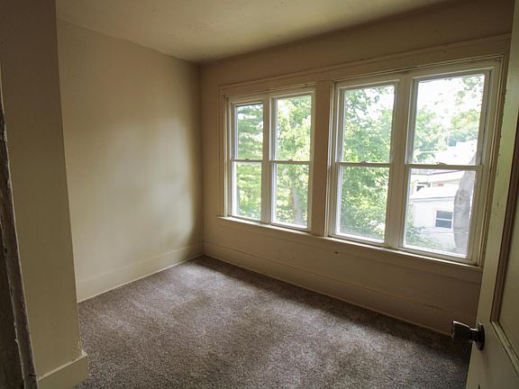 3rd image of 2214 Glen Ct