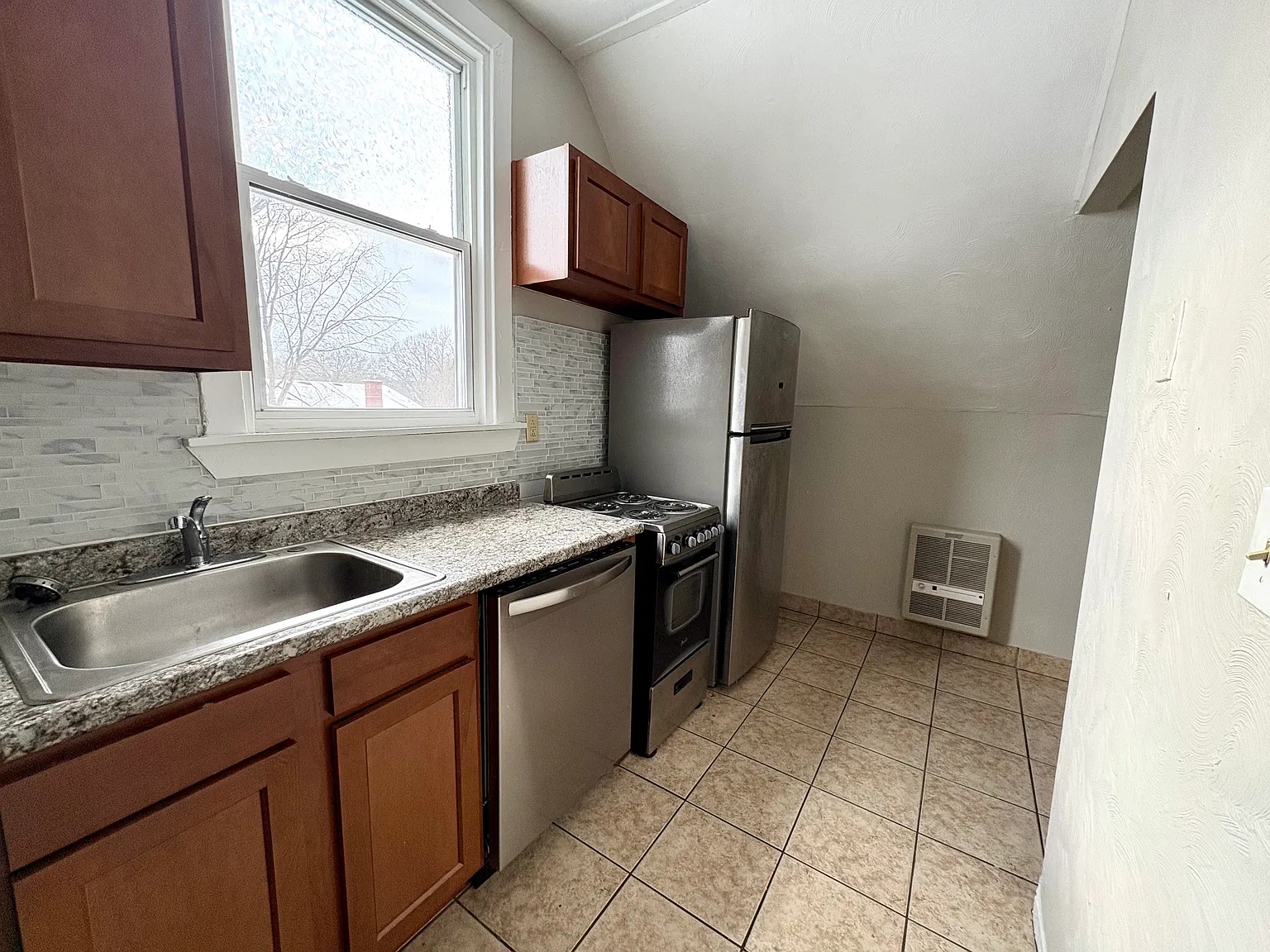 3 bed, 1200 sqft, $1,625 — Photo 3