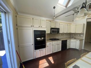 37 High St #A, Staten Island, NY 10305