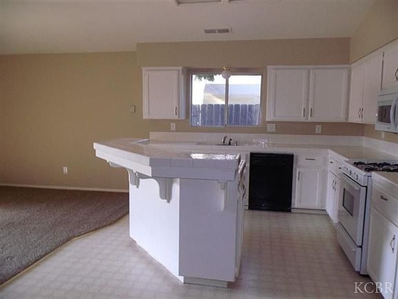3rd image of 1094 Leslie Ln