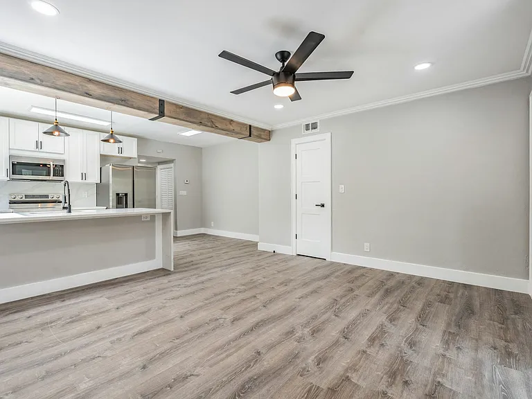 186 22nd Ave N #1 — Photo 9