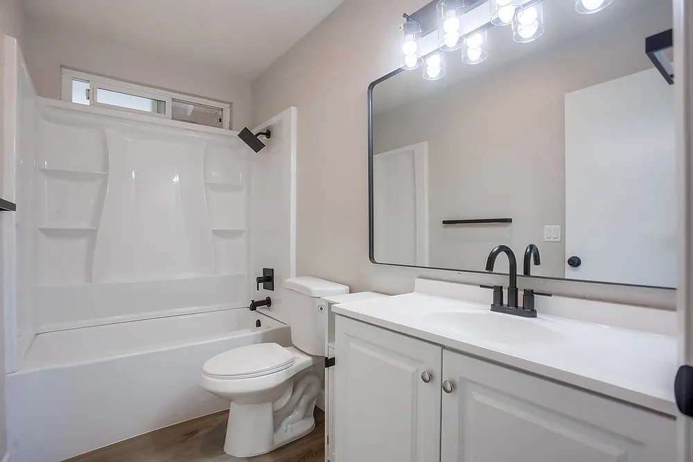 2 bed, 865 sqft, $2,600 — Photo 3