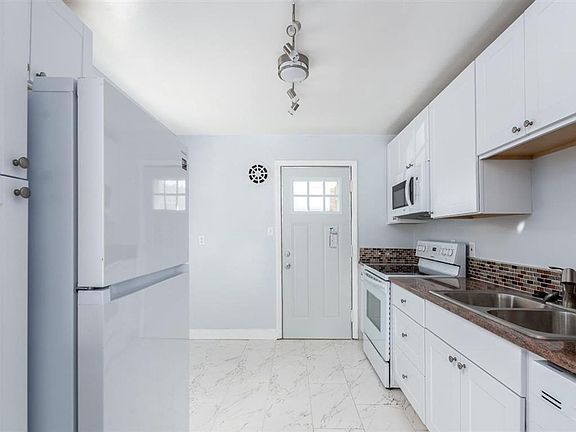 5th image of 327 Glenroy Ave