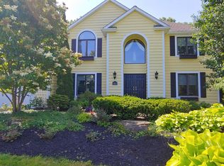 1041 Ledgewood Trl, Lyndhurst, OH