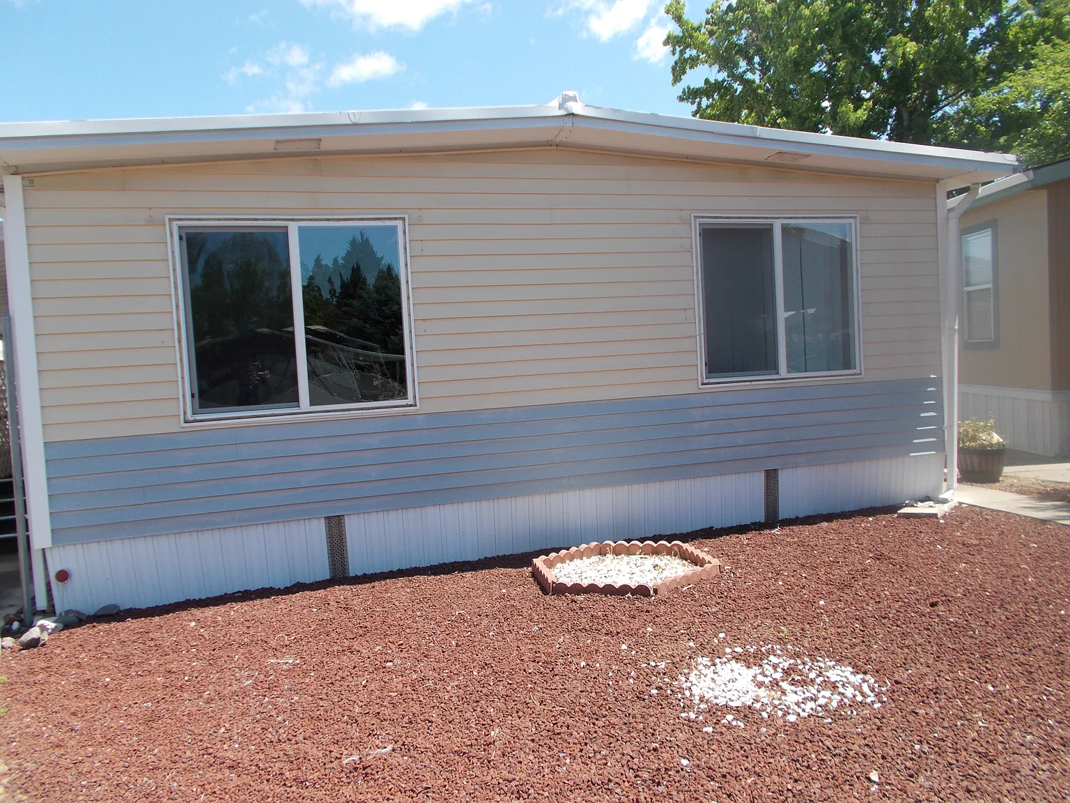 209 Kingsbury Dr photo 1