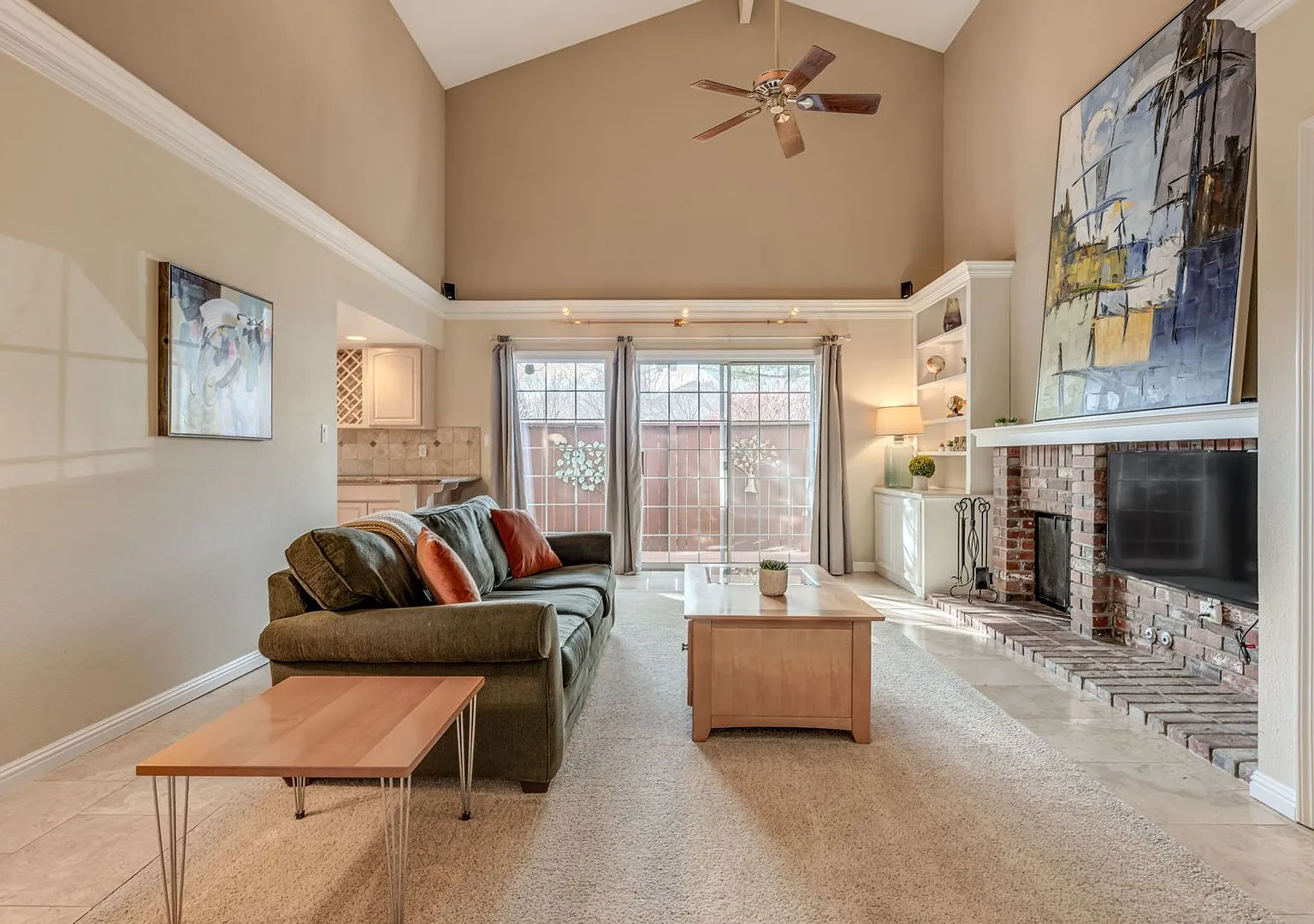 Fully Furnished Reno Retreat Utilities Included & Flexible Lease Terms — Photo 2