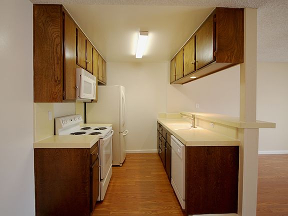 5th image of 323 Obispo Ave Unit 102