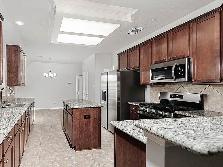11 Fair Light Ct — Photo 9