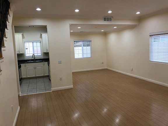 5th image of 1378 E Garfield Ave