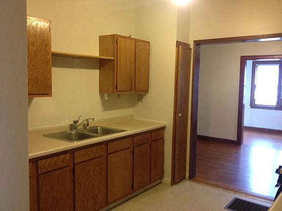 3rd image of 200 1st Ave S APT 4
