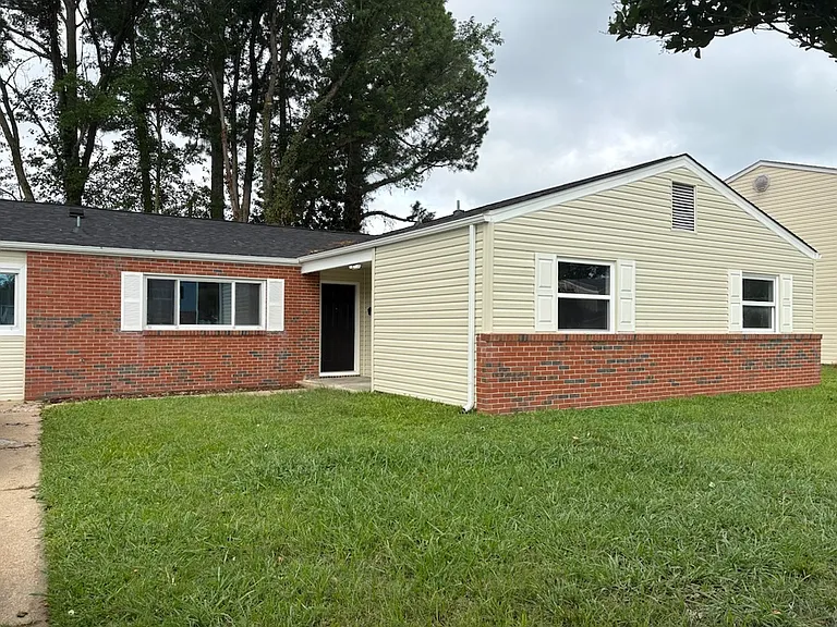 204 Greenwell Dr — Photo 1