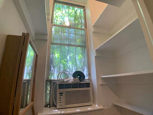 Rented by Tapiro Realty | media 12