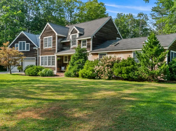 14 Shore Drive, Freeport, ME 04032