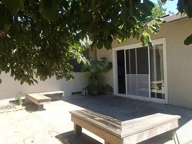 2109 California Dr — Photo 15