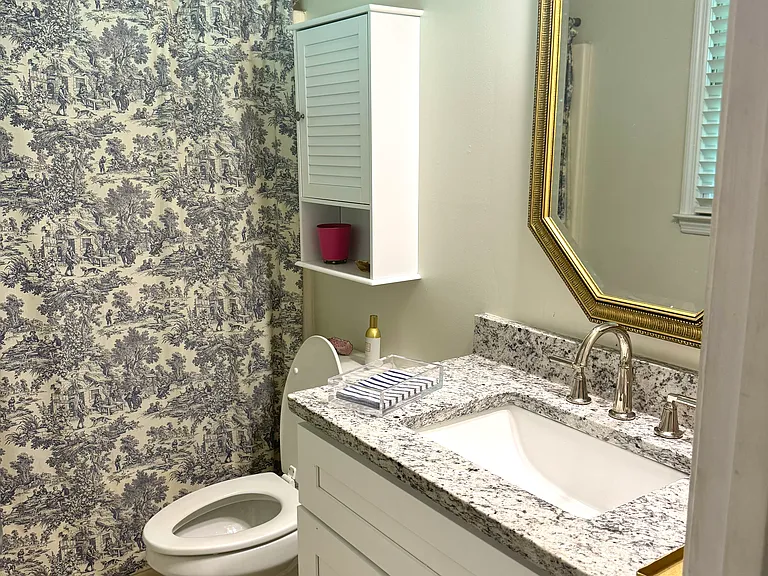 410 Seagraves Dr — Photo 2