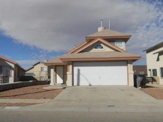 3 bed, 2.0 bath, 1136 sqft, $1,350 — Photo 2