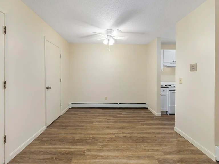 East Bay Apartments — Photo 15