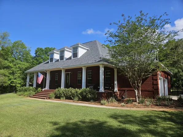 944 Lake Dr, Niceville, FL 32578