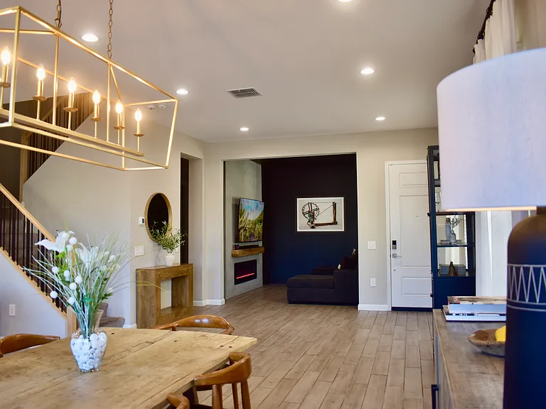 4864 E Village Dr — Photo 14