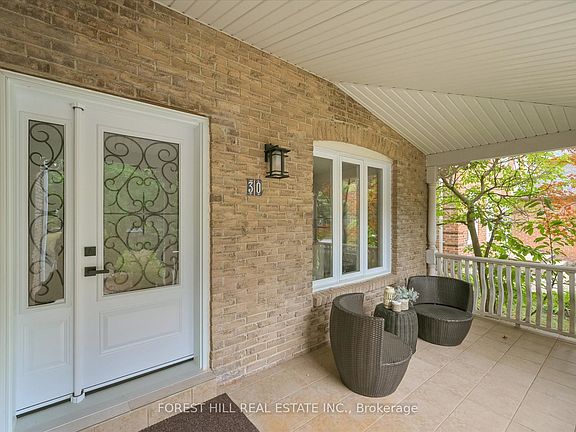 4th image of 30 Pennock Cres