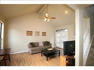 3rd image of 1413 River Oak Dr
