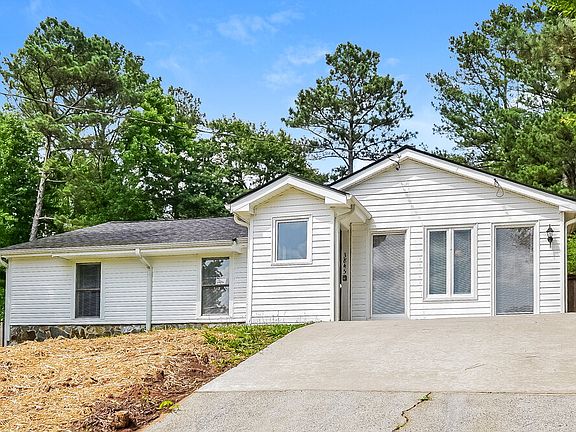 3rd image of 3845 Scarsborough Dr