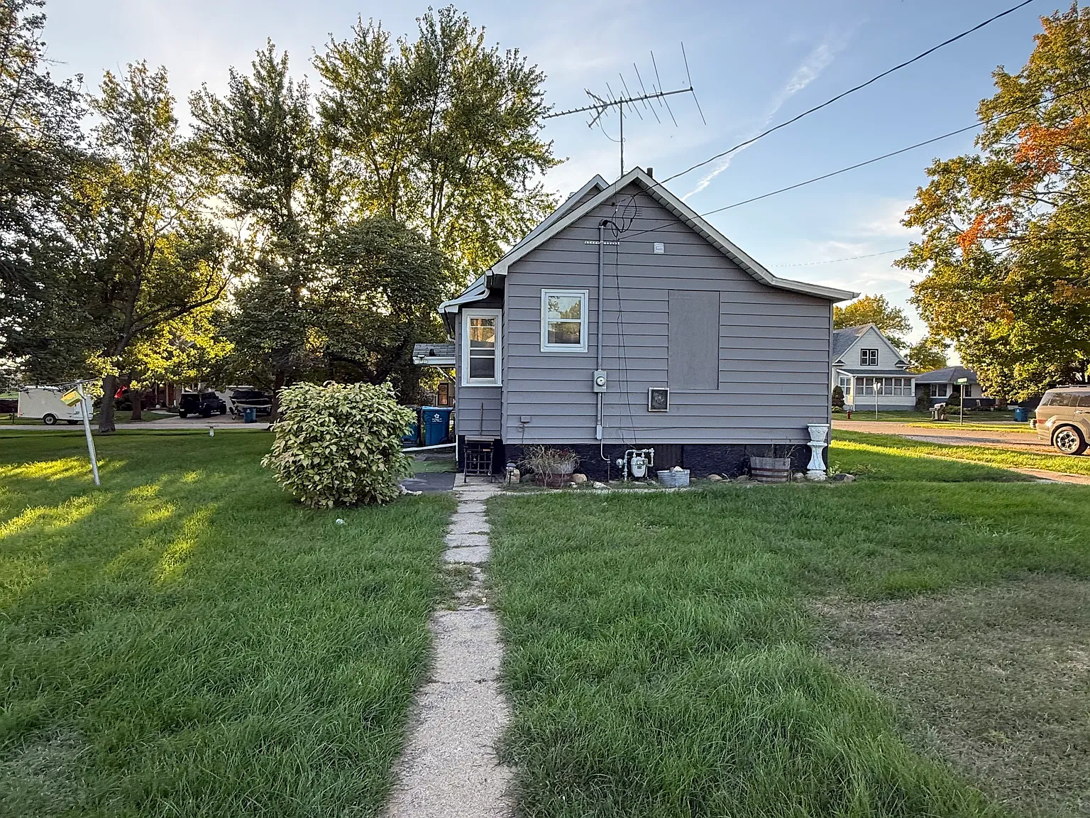 2 bed, 1000 sqft, $1,100 — Photo 2