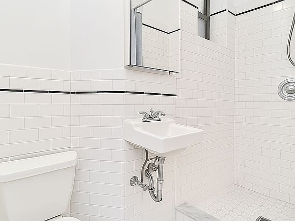 3rd image of 273 Mott St APT 3R
