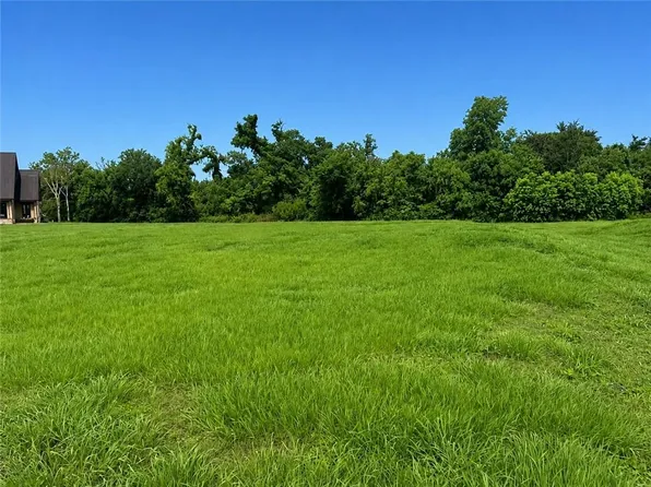 338 Leona Dr, Raceland, LA 70394