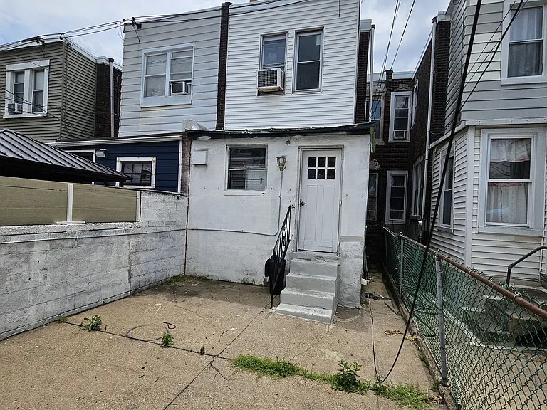 745 E Tioga St — Photo 10