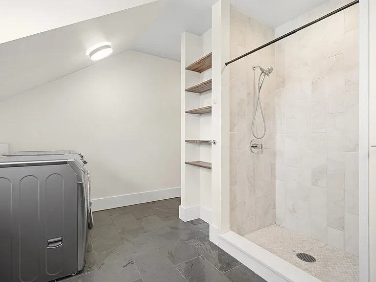 5641 Carnegie St — Photo 23