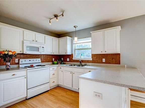 4th image of 19461 Jena Dr