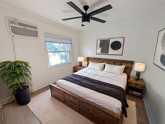 3rd image of 922 Hilldale Ave #1