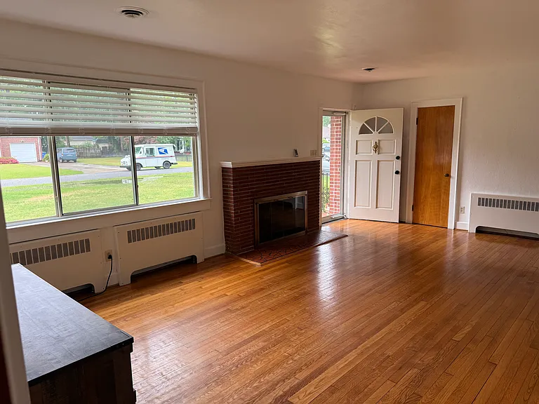 409 Kemp Ln — Photo 17