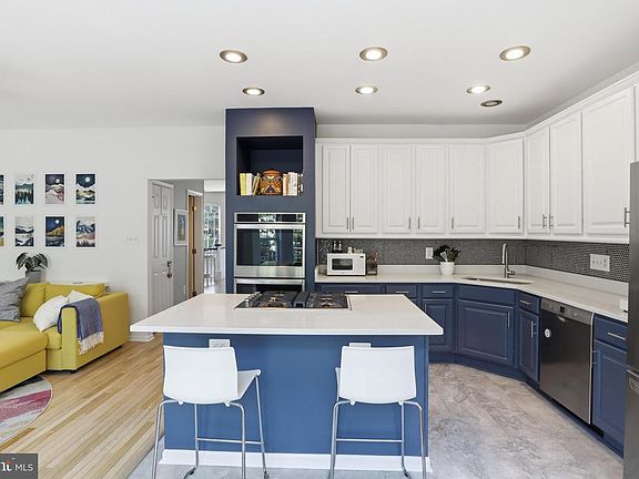 2nd image of 7333 Hampton Manor Pl