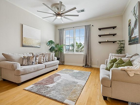 5th image of 7707 Bluebonnet Blvd APT 418
