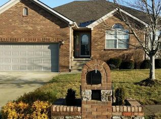 121 Lansdowne Dr, Nicholasville, KY 40356